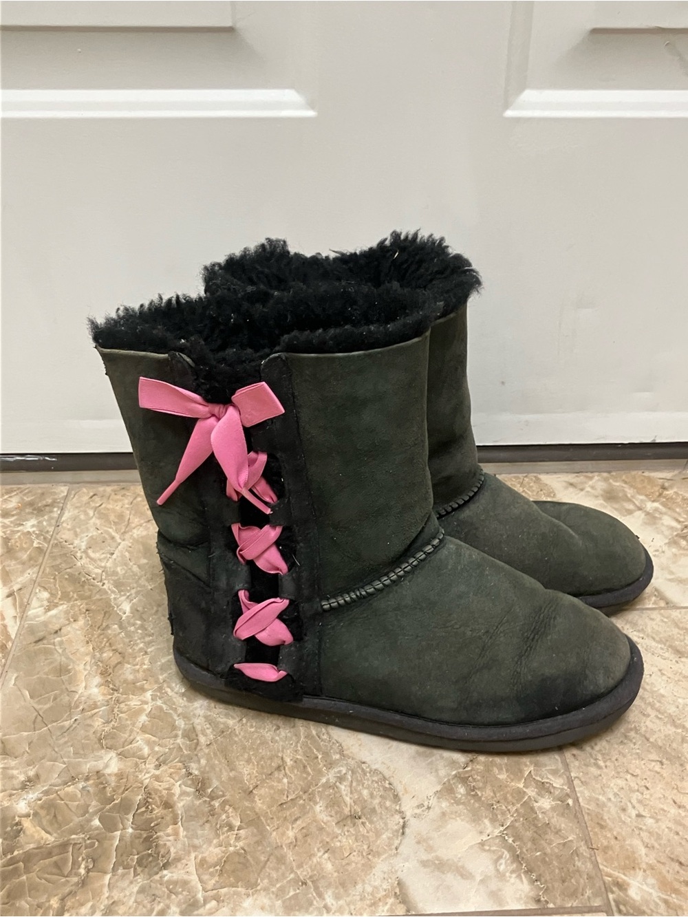 UGG Kids UGG Pala Water-Resistant Boot 1017737K -black | size 5